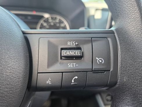 Used 2024 Nissan Rogue S FWD image 19