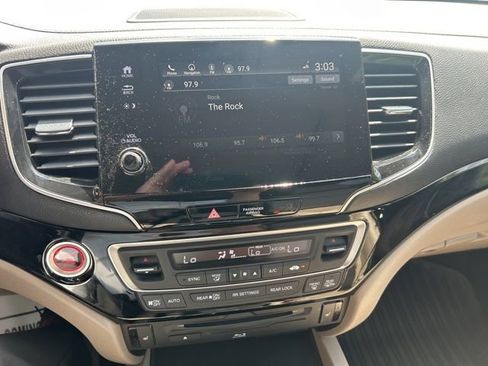 Used 2019 Honda Pilot Touring image 16