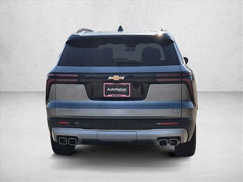 Used 2024 Chevrolet Traverse LT FWD image 7