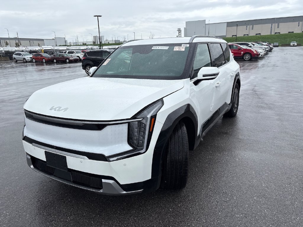 Used 2024 Kia EV9 Land w/ Towing Package AWD/4WD image 2