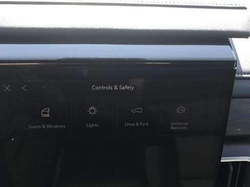 Used 2026 GMC Acadia Elevation w/ Elevation Premium Package AWD/4WD image 19