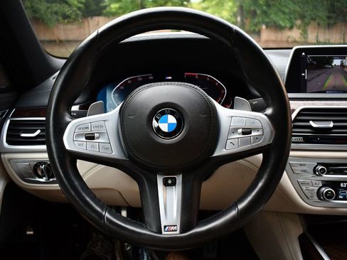 Used 2022 BMW 750i xDrive 750i xDrive w/ M Sport Package image 29