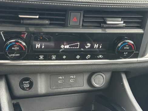 Used 2024 Nissan Rogue SV image 28