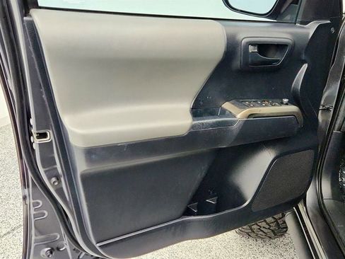 Used 2018 Toyota Tacoma SR5 image 10