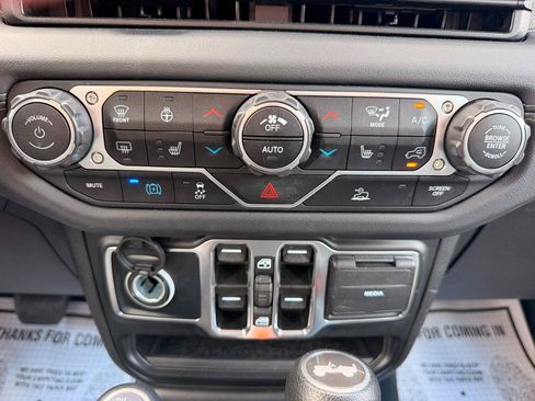 Used 2024 Jeep Wrangler Unlimited Sahara AWD/4WD image 20