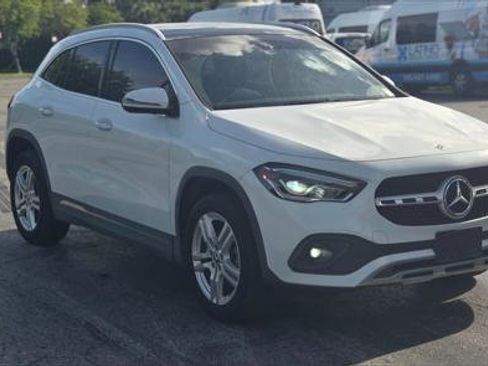 Used 2021 Mercedes-Benz GLA 250 4MATIC w/ Premium Package image 9
