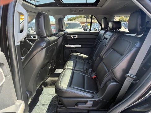 Used 2020 Ford Explorer XLT w/ Equipment Group 202A AWD/4WD image 18