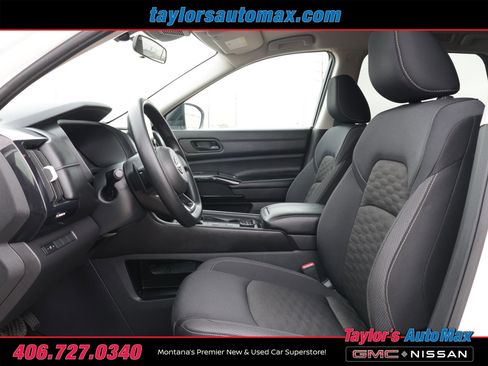 Used 2024 Nissan Pathfinder S image 5