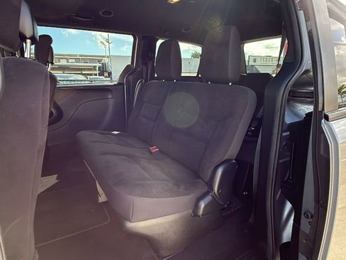Used 2018 Dodge Grand Caravan SE image 25