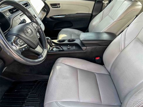 Used 2017 Toyota Avalon Limited image 13