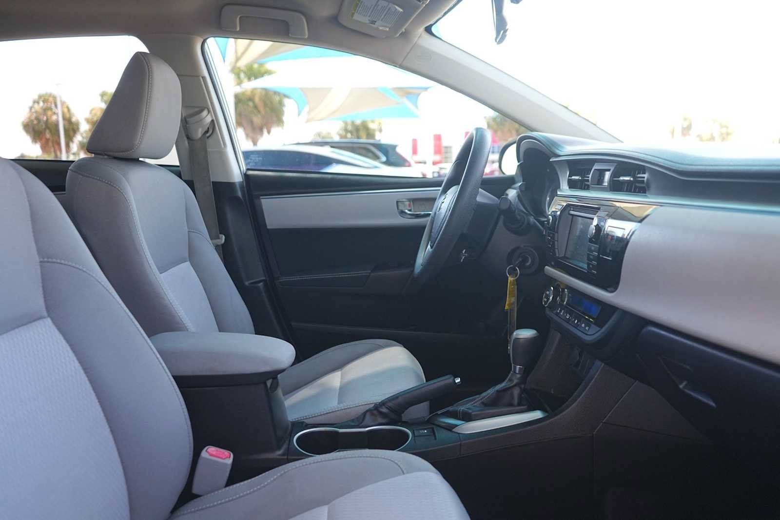 Used 2014 Toyota Corolla LE FWD image 15