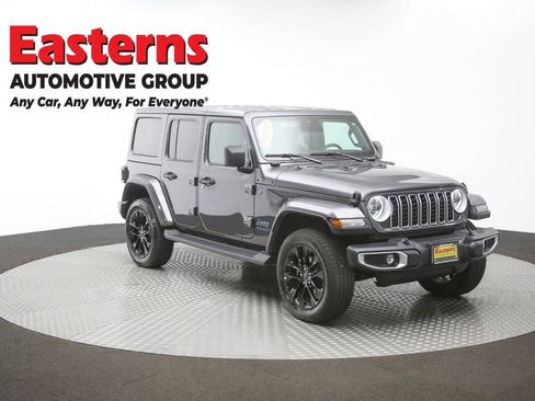 Used 2025 Jeep Wrangler Unlimited Sahara AWD/4WD image 45