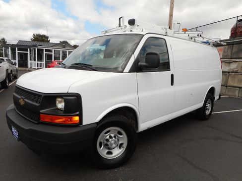 Used 2016 Chevrolet Express 2500 RWD image 4