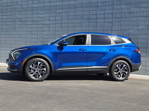 Used 2024 Kia Sportage EX FWD image 2