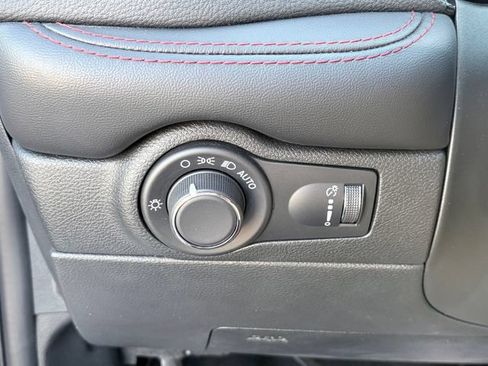Used 2025 Dodge Durango GT AWD/4WD image 24