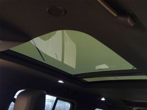 Used 2024 Land Rover Defender 130 X image 8