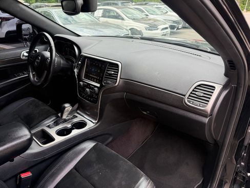 Used 2017 Jeep Grand Cherokee Altitude image 24