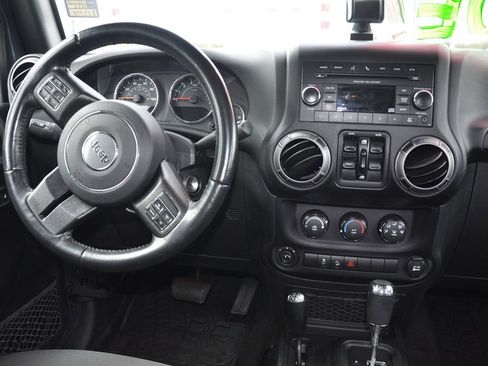 Used 2018 Jeep Wrangler Unlimited Sport S image 19