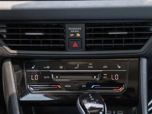 Certified 2025 Volkswagen Jetta SE FWD image 13