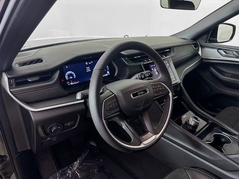 New 2025 Jeep Grand Cherokee L Altitude image 9