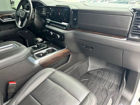 Used 2022 GMC Sierra 1500 SLT w/ SLT Premium Package AWD/4WD image 32