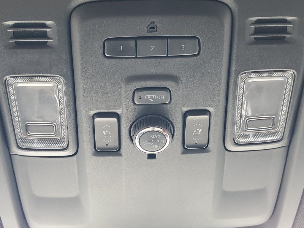 Certified 2023 Chevrolet Tahoe High Country w/ Advanced Technology Package AWD/4WD image 19