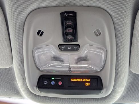 Used 2021 Chevrolet TrailBlazer LT w/ Convenience Package FWD image 24