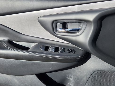 Used 2022 Nissan Murano SV w/ SV Midnight Edition Package image 6