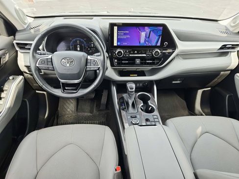 Used 2023 Toyota Highlander Platinum AWD/4WD image 11