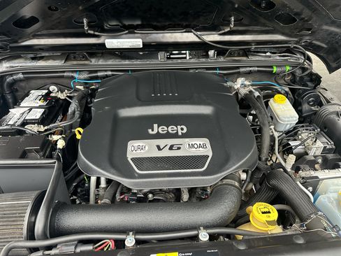 Used 2018 Jeep Wrangler Unlimited Sport S image 44