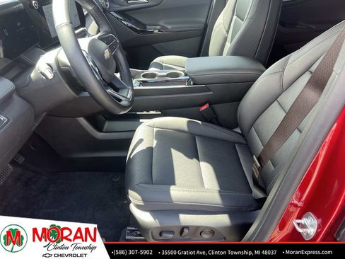 Certified 2025 Chevrolet Equinox LT w/ Convenience Package II AWD/4WD image 18