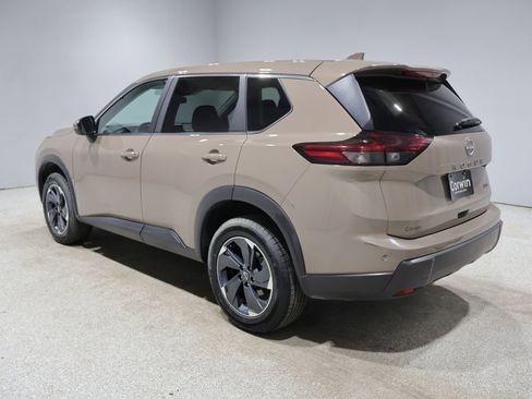 Used 2025 Nissan Rogue SV image 4