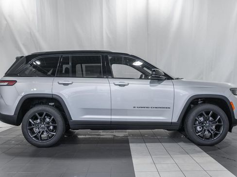 New 2025 Jeep Grand Cherokee Limited image 3