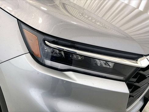 Used 2025 Honda Pilot Touring image 12
