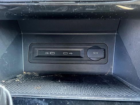 Used 2021 Volkswagen Atlas Cross Sport SEL Premium image 31