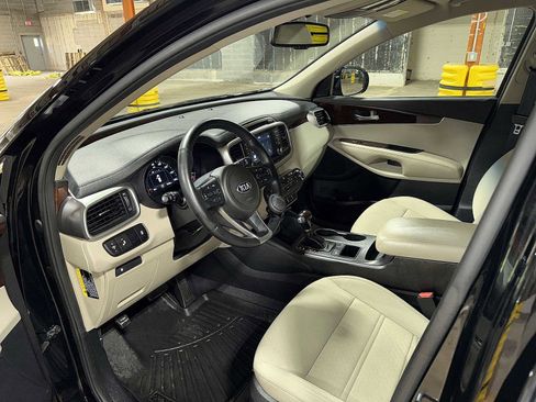 Used 2018 Kia Sorento LX w/ LX V6 Convenience Package image 29