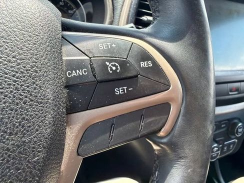 Used 2015 Jeep Cherokee Latitude w/ Comfort/Convenience Group AWD/4WD image 45