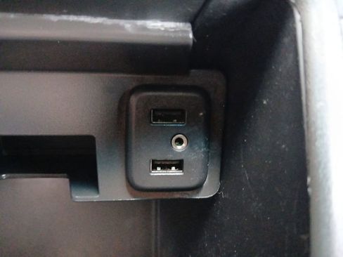 Used 2018 Chevrolet Suburban LT RWD image 6