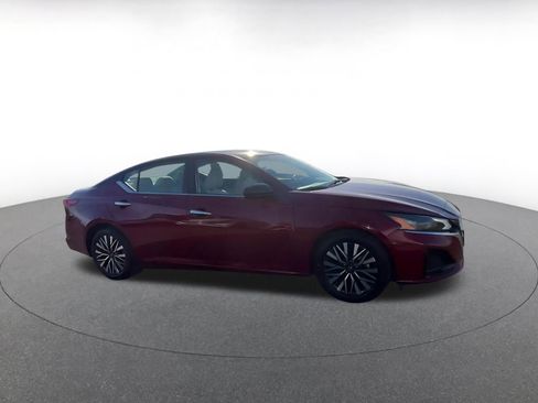 Used 2025 Nissan Altima 2.5 SV image 2