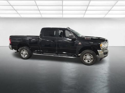 Used 2024 RAM 2500 Tradesman w/ Chrome Appearance Group AWD/4WD image 3