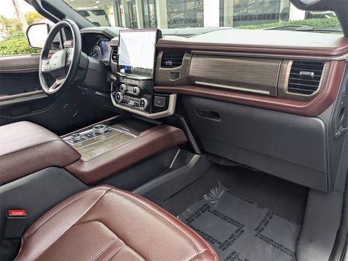 Used 2024 Ford Expedition Limited image 33
