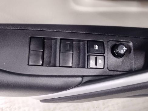 Used 2024 Toyota Corolla Cross L image 18