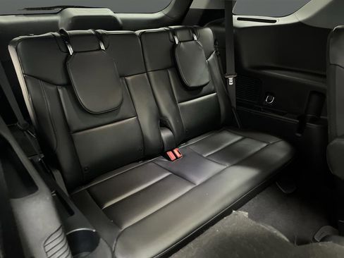 Used 2023 Ford Explorer XLT image 32