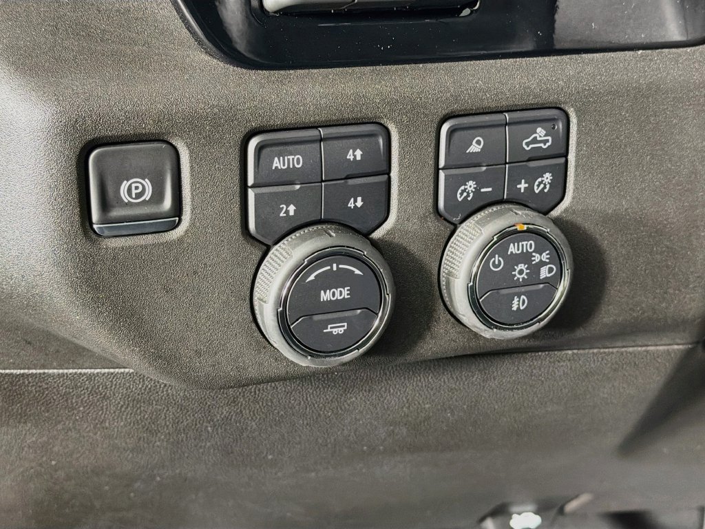 Used 2025 Chevrolet Silverado 3500 LTZ w/ LTZ Plus Package AWD/4WD image 10