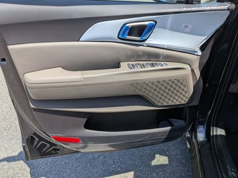 New 2026 Kia Carnival LXS FWD image 11