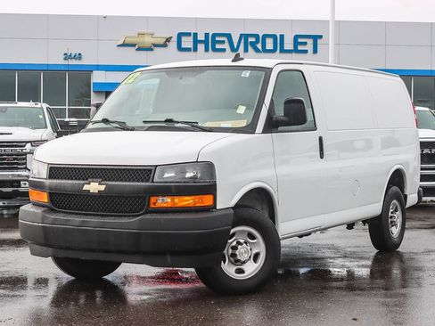 Used 2022 Chevrolet Express 3500 w/ Driver Convenience Package image 1