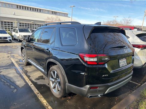 Used 2025 Honda Pilot Elite image 4