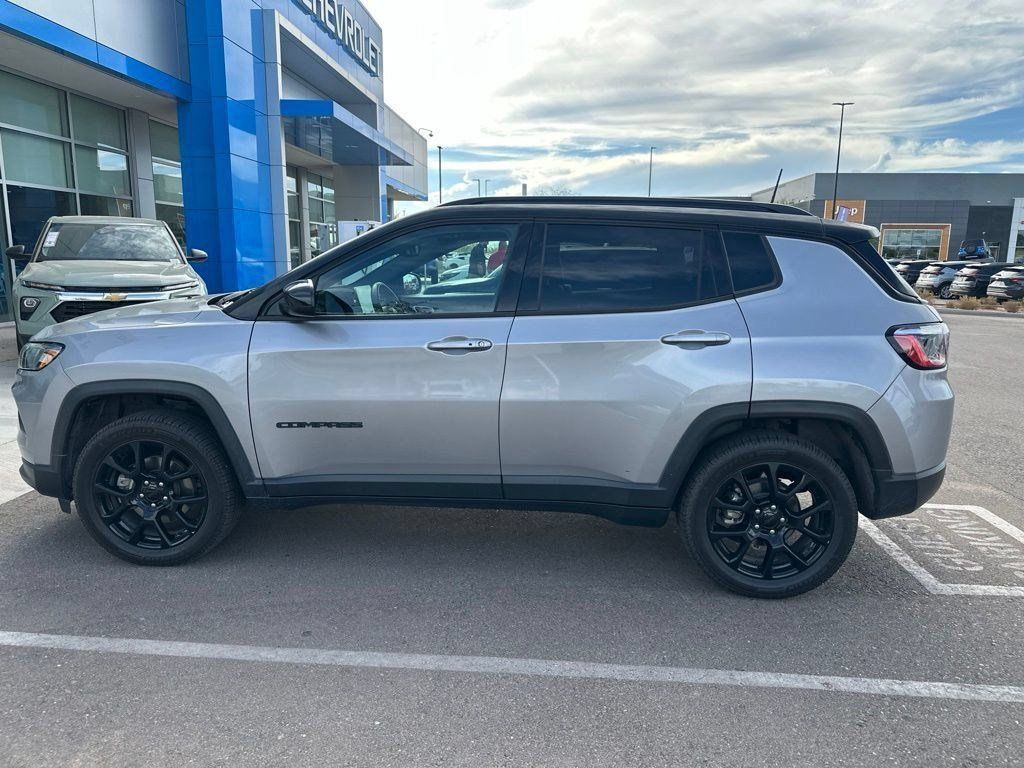 Used 2022 Jeep Compass Latitude AWD/4WD image 8