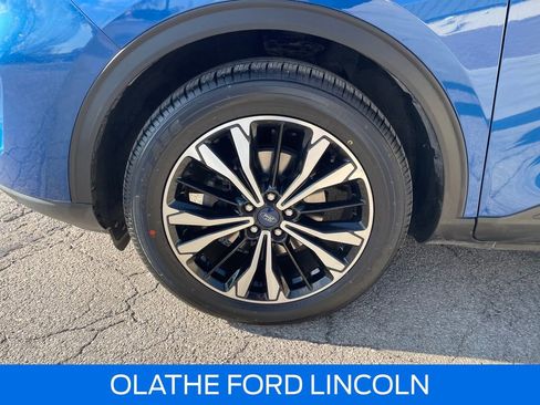 Used 2022 Ford Escape SE w/ SE Sport Appearance Package image 28