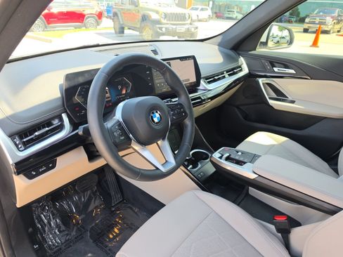 Used 2025 BMW X1 xDrive28i AWD/4WD image 10
